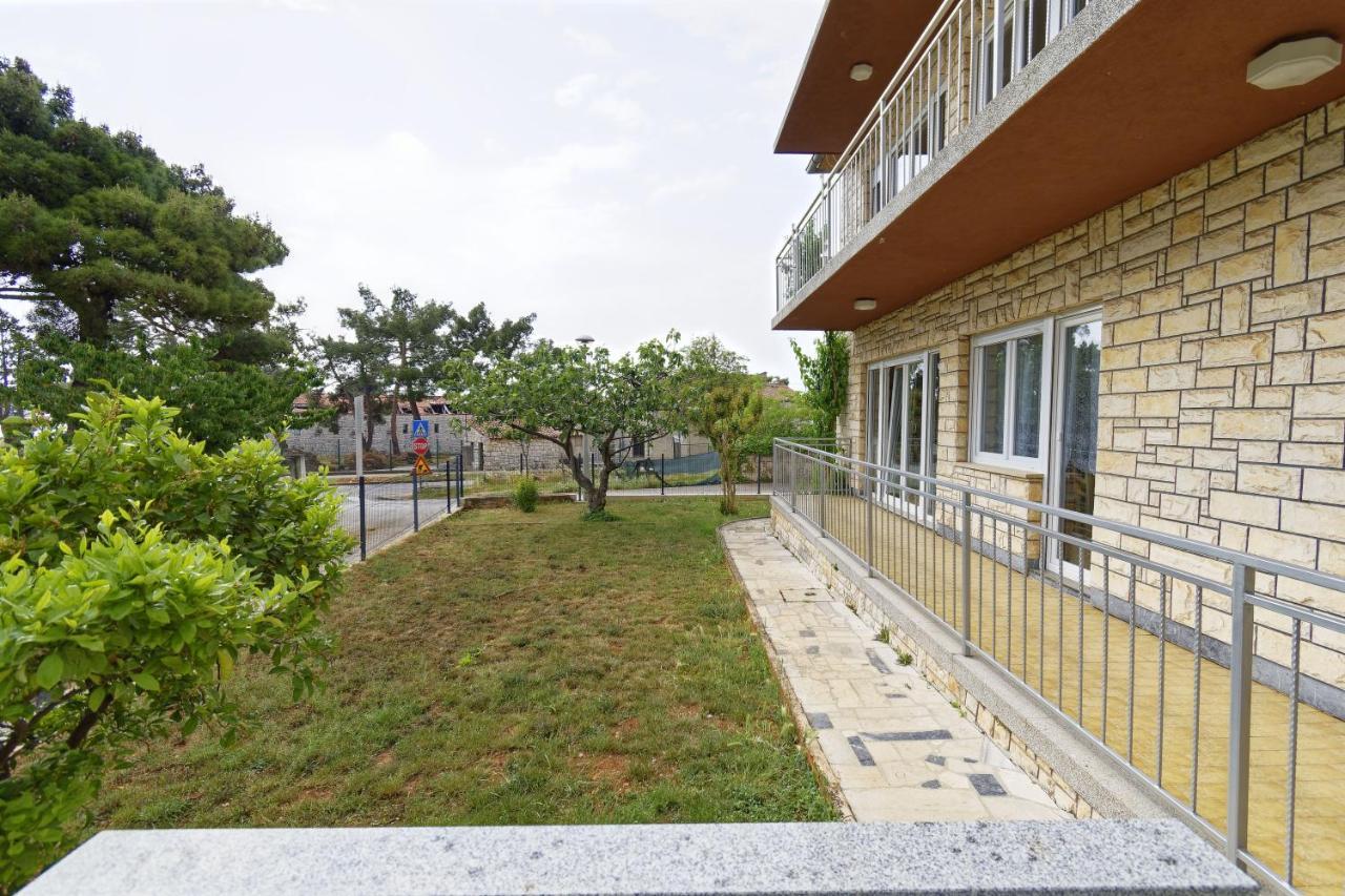 Apartment Patrik By Rent Istria أوماغ المظهر الخارجي الصورة