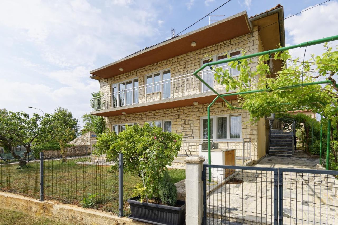 Apartment Patrik By Rent Istria أوماغ المظهر الخارجي الصورة