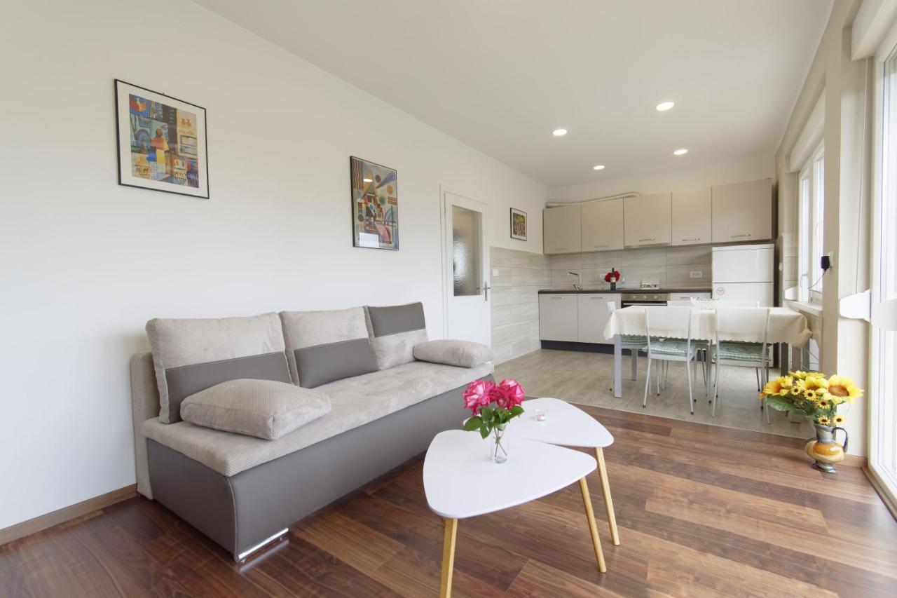 Apartment Patrik By Rent Istria أوماغ المظهر الخارجي الصورة